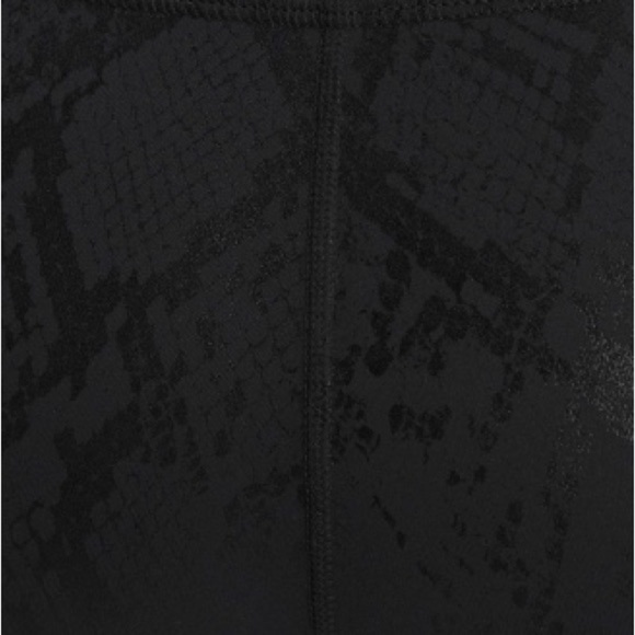 FABILETICS Power Hold Snake Skin Cropped / Capri Legging - Picture 13 of 13